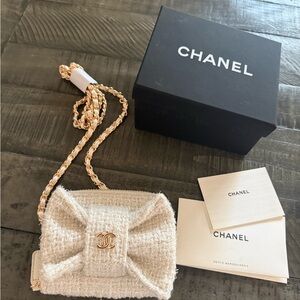 VIP ITEM Chanel Cream Tweed Bow Crossbody Bag with Gold Chain